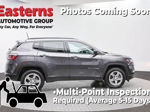 Used 2024 Jeep Compass Latitude AWD/4WD image 3