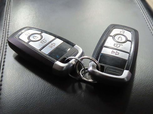 Used 2023 Ford Explorer XLT RWD image 20