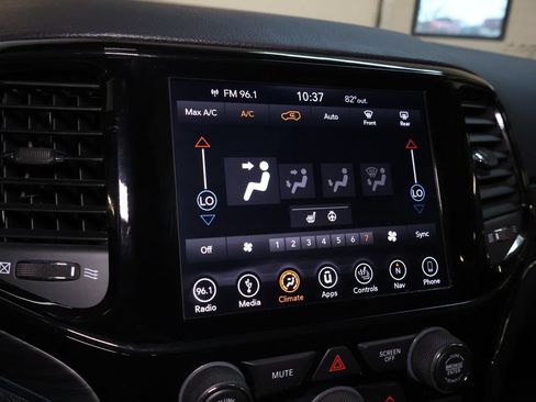 Used 2019 Jeep Grand Cherokee Limited AWD/4WD image 26