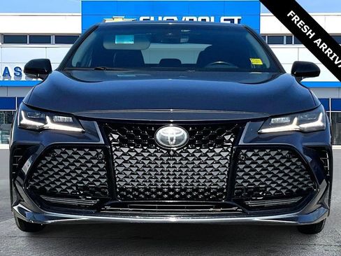 Used 2019 Toyota Avalon Touring w/ Advanced Safety Package image 2