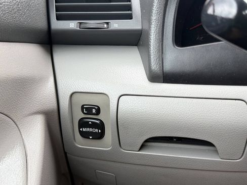 Used 2009 Toyota Camry FWD image 18