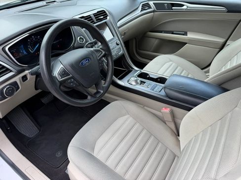 Used 2019 Ford Fusion SE FWD image 14