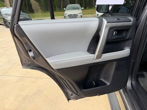 Used 2013 Toyota 4Runner SR5 RWD image 14