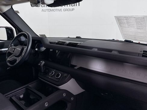 Used 2023 Land Rover Defender 110 image 28