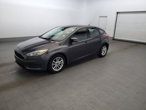 Used 2016 Ford Focus SE FWD image 2
