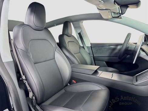 Used 2026 Tesla Model Y Long Range image 35