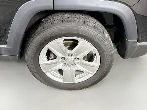 Used 2022 Jeep Compass Latitude w/ Sun and Sound Group AWD/4WD image 35