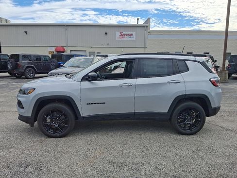 New 2025 Jeep Compass Latitude image 5