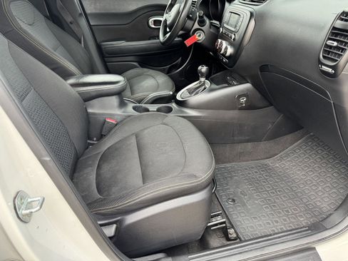 Used 2016 Kia Soul + image 19