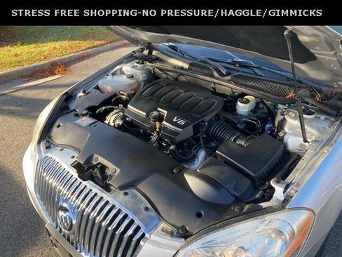 Used 2011 Buick Lucerne CXL image 11