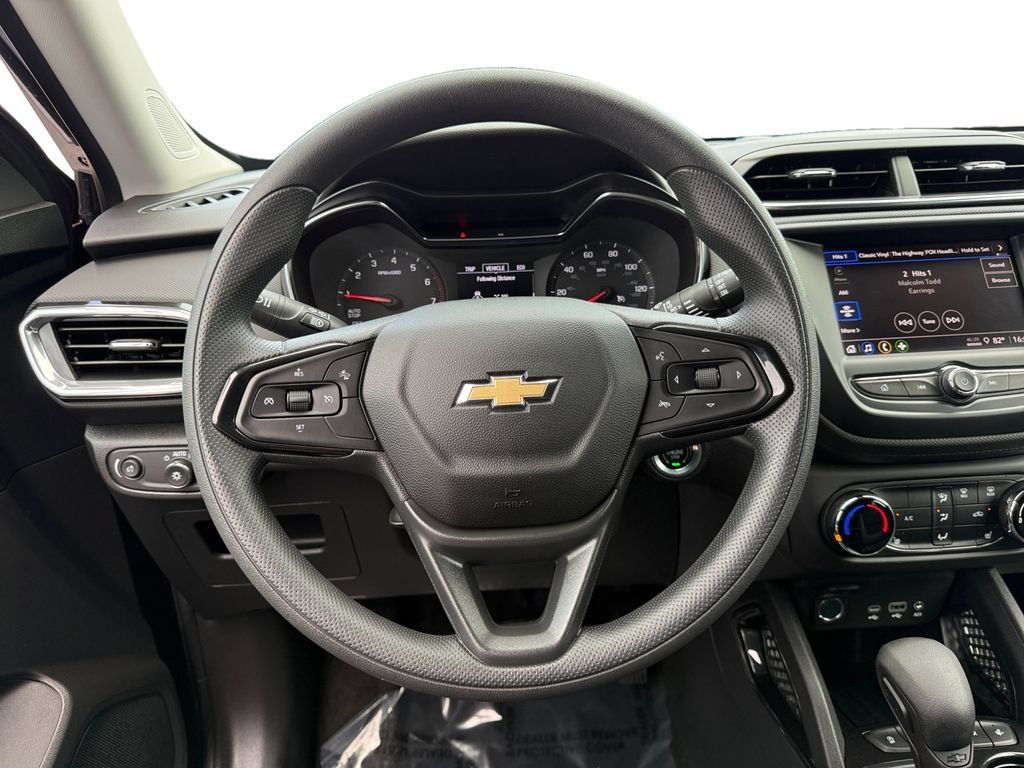 Used 2023 Chevrolet TrailBlazer LT FWD image 12