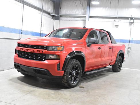 Used 2019 Chevrolet Silverado 1500 Custom w/ Custom Value Package AWD/4WD image 2