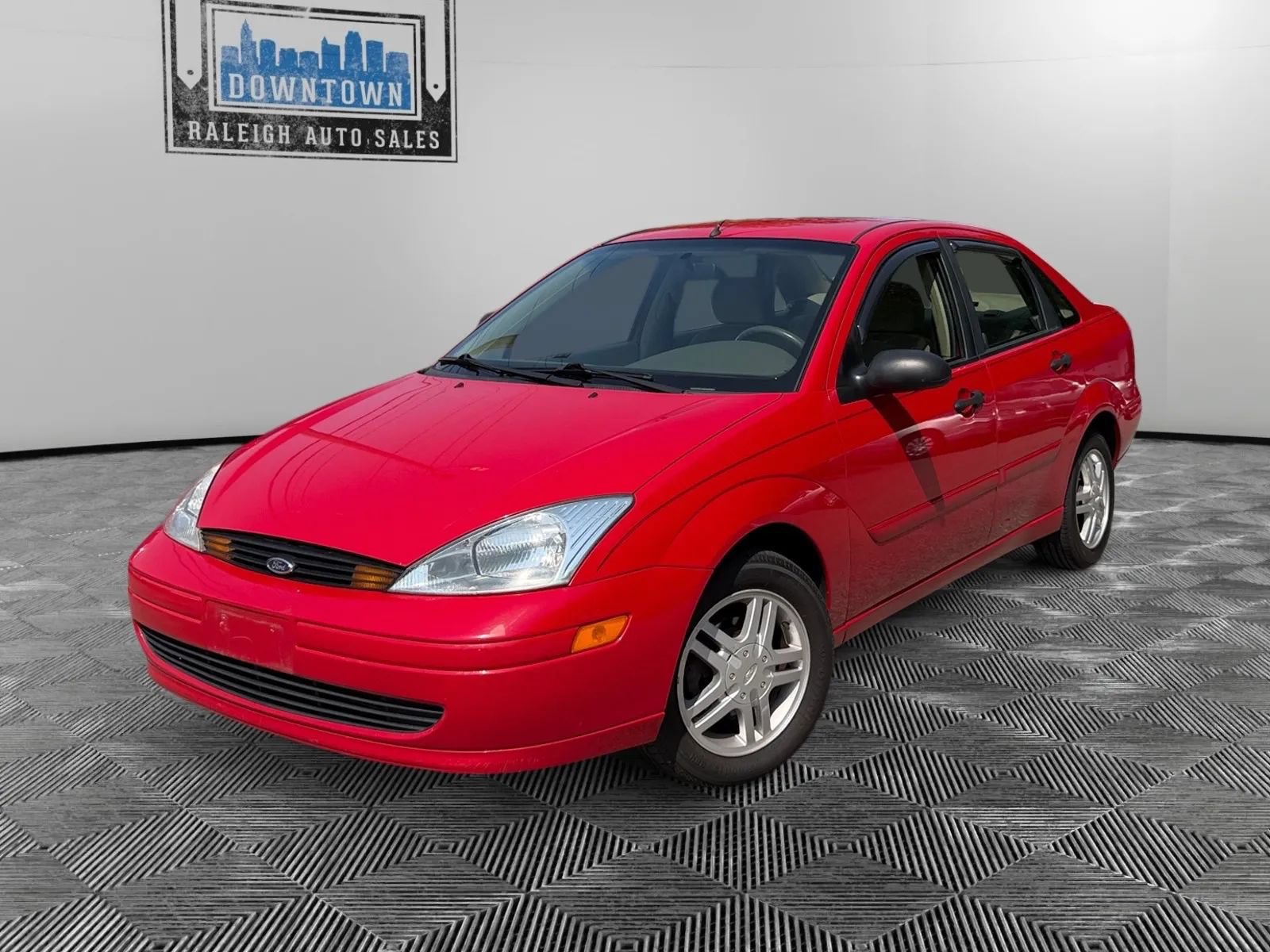 Used 2001 Ford Focus SE FWD image 2