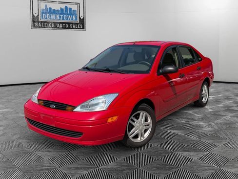 Used 2001 Ford Focus SE FWD image 2