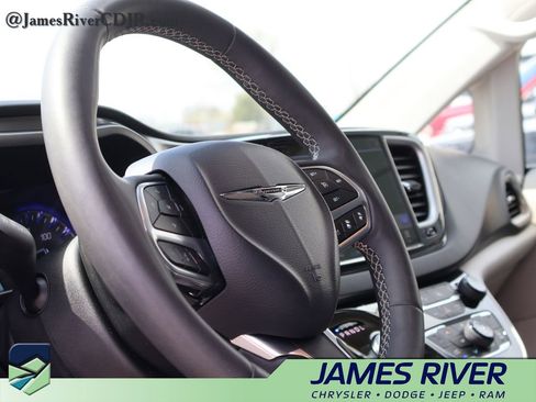 Used 2024 Chrysler Pacifica Touring-L FWD image 24