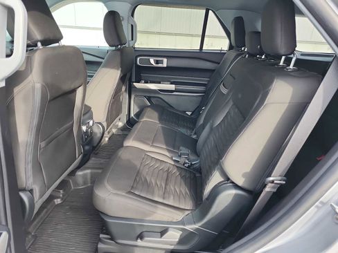 Used 2021 Ford Explorer XLT image 15