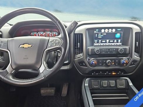 Used 2018 Chevrolet Silverado 1500 LT w/ Midnight Edition image 10
