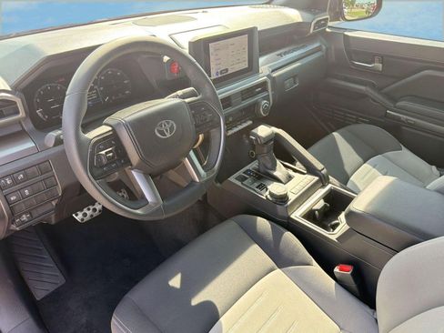 Used 2025 Toyota Tacoma TRD Sport AWD/4WD image 4