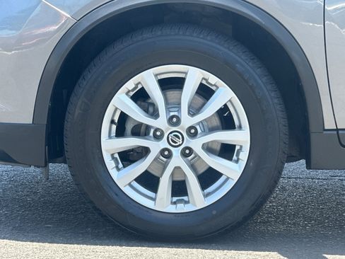 Used 2019 Nissan Rogue SV FWD image 12