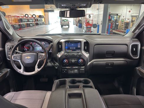 Used 2020 Chevrolet Silverado 1500 LT w/ Convenience Package AWD/4WD image 15