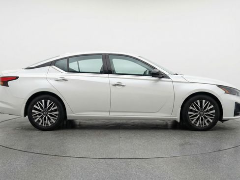 Used 2025 Nissan Altima 2.5 SV image 11