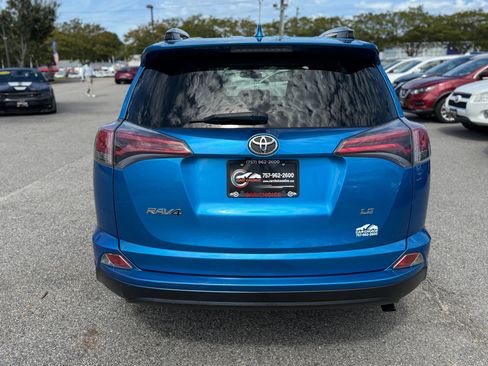 Used 2018 Toyota RAV4 LE image 8