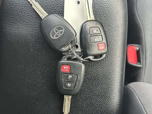 Used 2015 Toyota RAV4 LE image 28