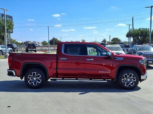 New 2026 GMC Sierra 1500 SLT image 2