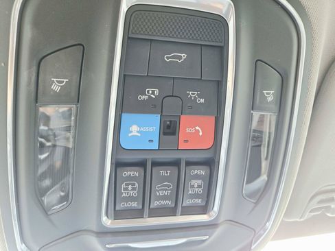 Used 2024 Jeep Wagoneer Series III w/ Premium Group I AWD/4WD image 41