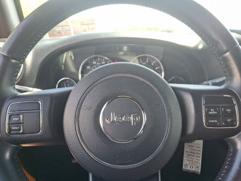 Used 2013 Jeep Wrangler Unlimited Sahara image 18