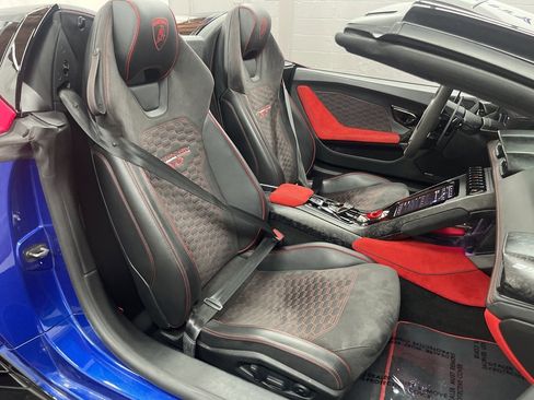 Used 2020 Lamborghini Huracan EVO image 23