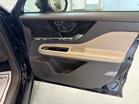 Used 2023 Lincoln Corsair AWD image 41
