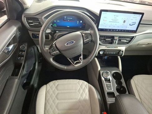 Used 2023 Ford Escape Platinum w/ Premium Technology Package image 2