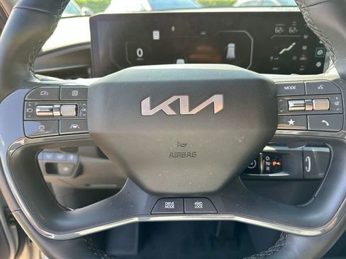 Used 2024 Kia EV9 Land image 32