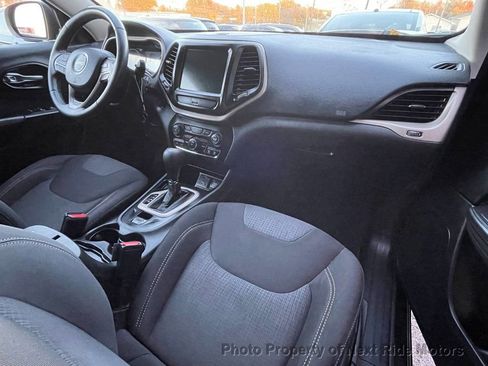 Used 2015 Jeep Cherokee Latitude image 12