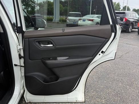 Used 2023 Nissan Rogue SL w/ SL Premium Package AWD/4WD image 15
