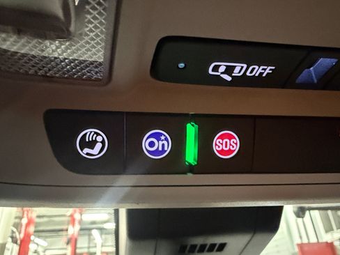 Used 2024 Chevrolet Equinox LT FWD image 29