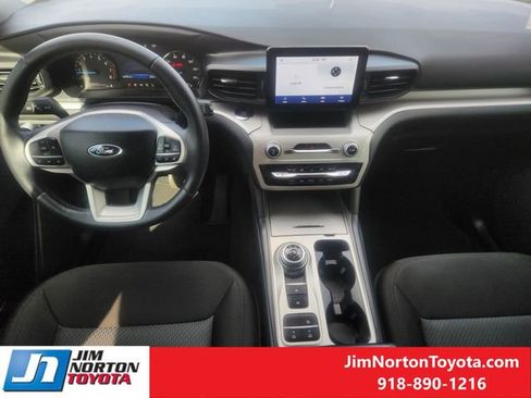 Used 2023 Ford Explorer XLT image 25