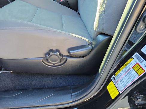 Used 2022 Toyota Tacoma SR image 14