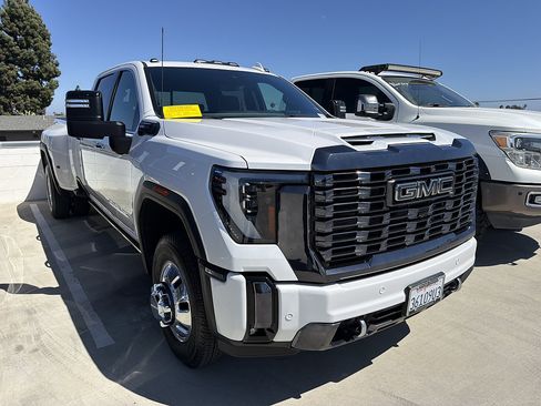 Used 2024 GMC Sierra 3500 Denali Ultimate AWD/4WD image 3