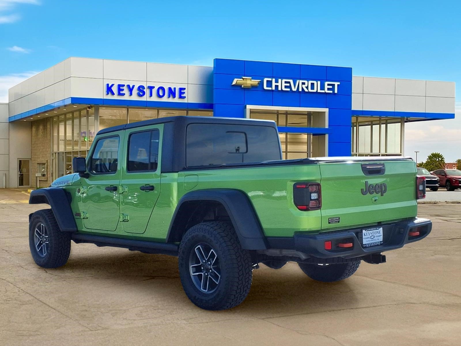 Used 2025 Jeep Gladiator Mojave w/ Convenience Group AWD/4WD image 5