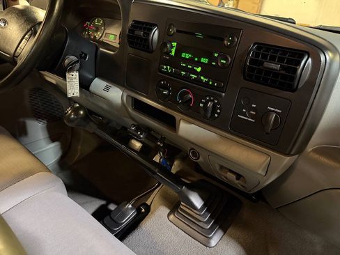 Used 2005 Ford F250 XLT AWD/4WD image 17