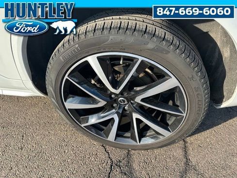 Used 2022 Volvo XC90 T6 Momentum w/ Advanced Package image 7