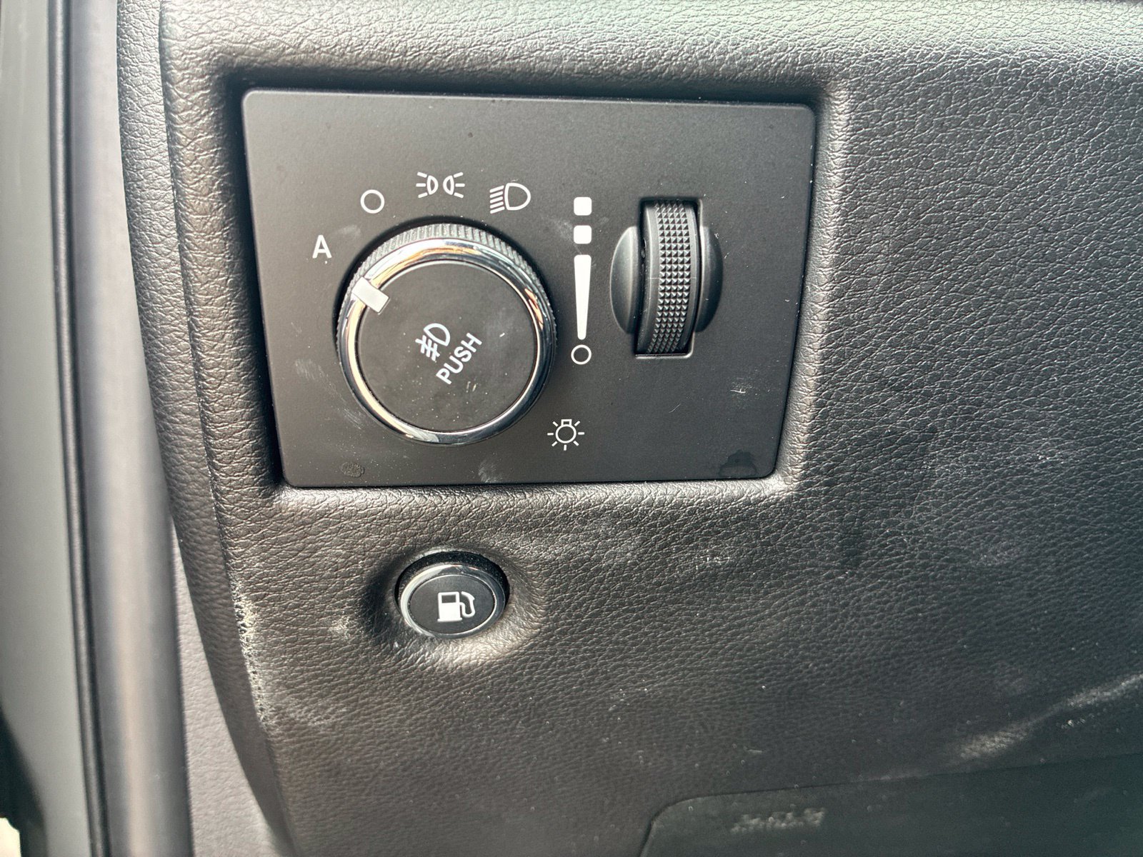 Used 2021 Jeep Grand Cherokee Laredo X AWD/4WD image 23