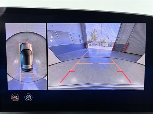 Certified 2025 Cadillac Lyriq Luxury image 15