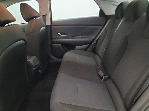 Used 2021 Hyundai Elantra SE FWD image 18