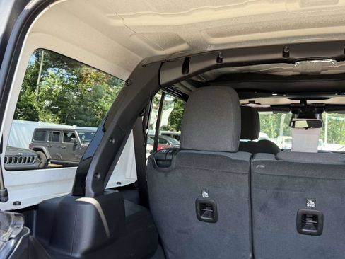 Used 2026 Jeep Wrangler Unlimited Rubicon AWD/4WD image 15