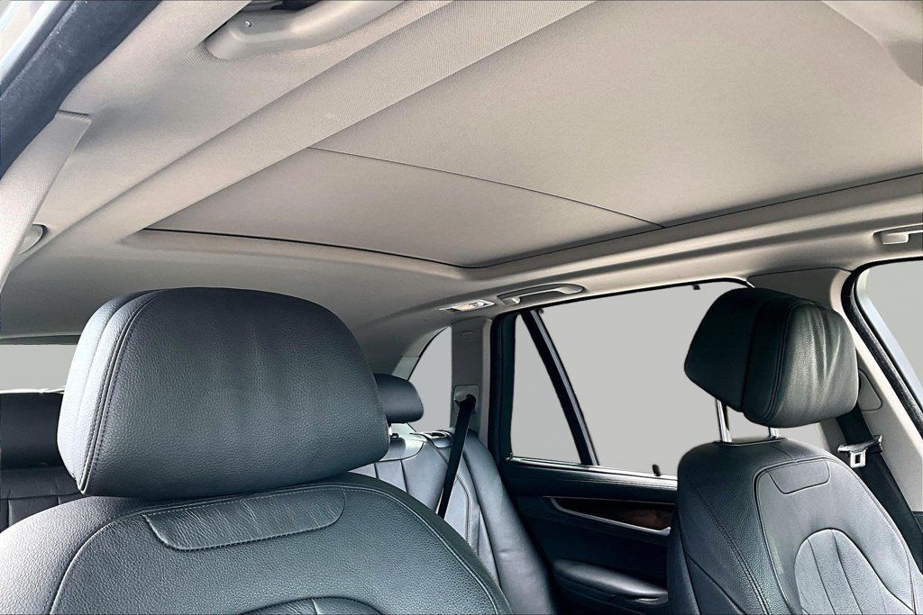 Used 2016 BMW X5 xDrive50i AWD/4WD image 27