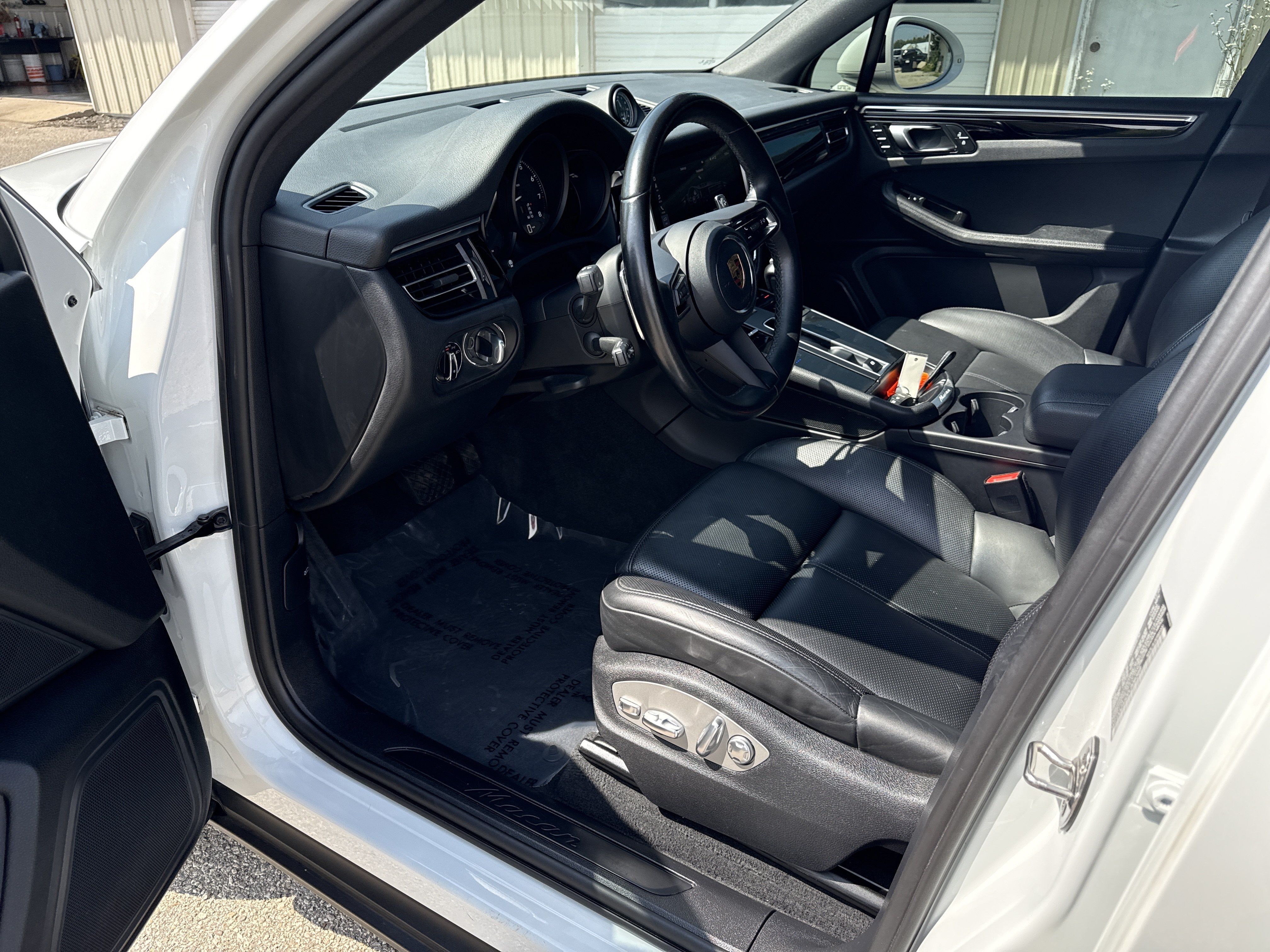 Used 2023 Porsche Macan Turbo AWD/4WD image 16
