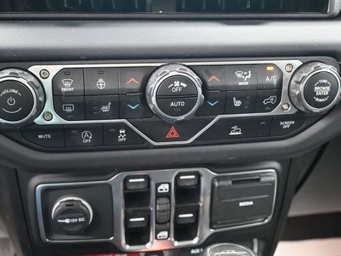 Used 2025 Jeep Gladiator Rubicon w/ Convenience Group AWD/4WD image 11